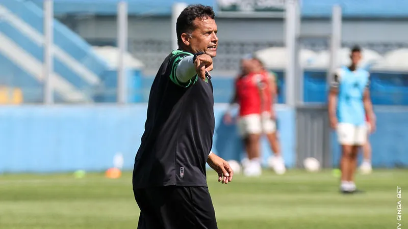 Técnico Claudinei Oliveira do Paysandu