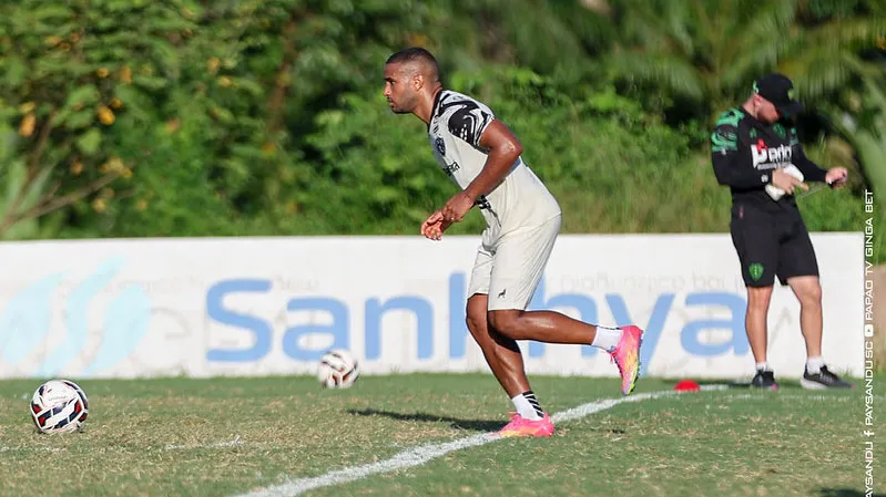 Lateral-direito Edilson é um dos que poderão retornar ao time principal no Paysandu contra o Atlético-GO.