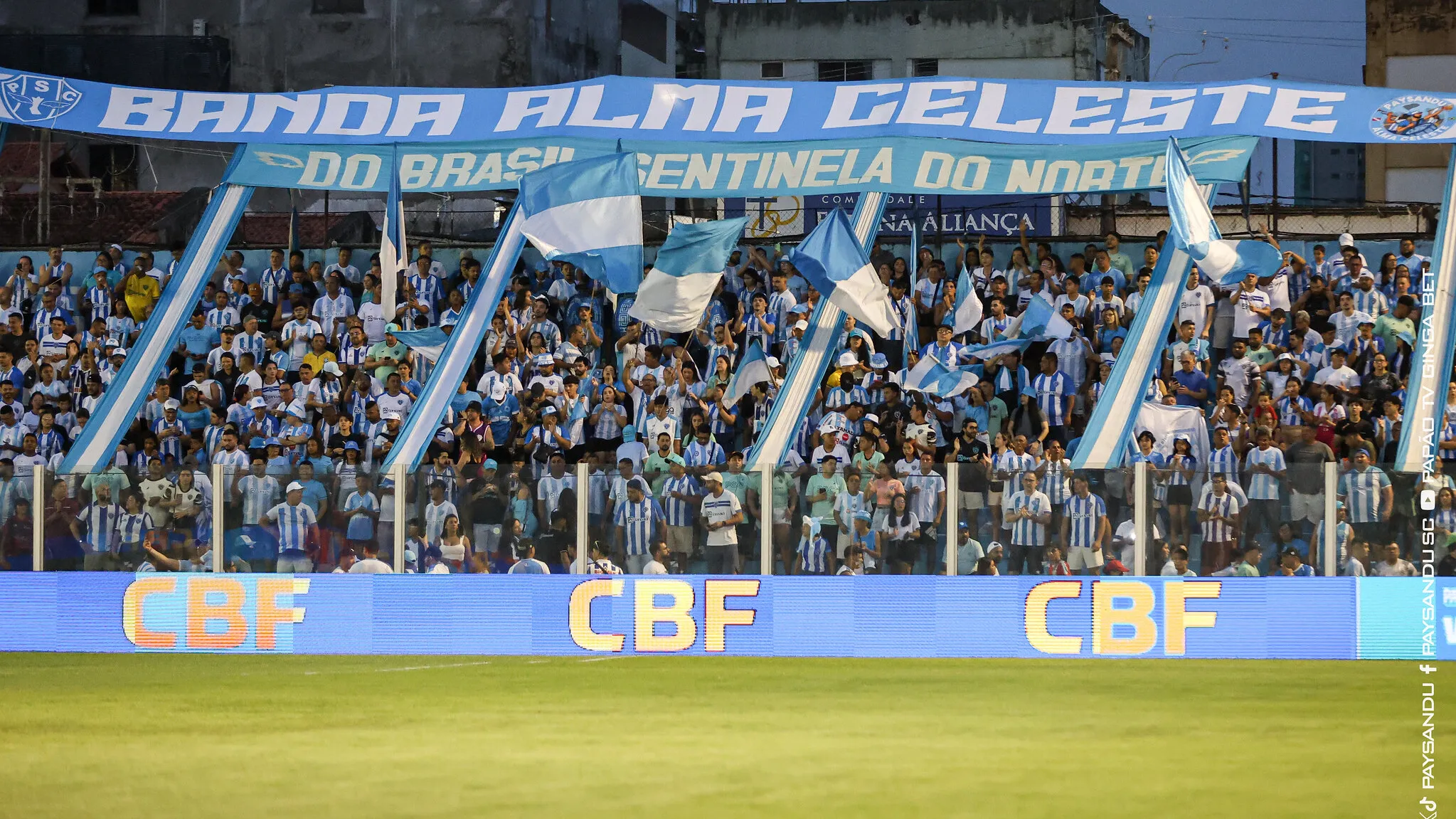 Torcida do Paysandu enche a Curuzu todo o jogo da Série B 2025