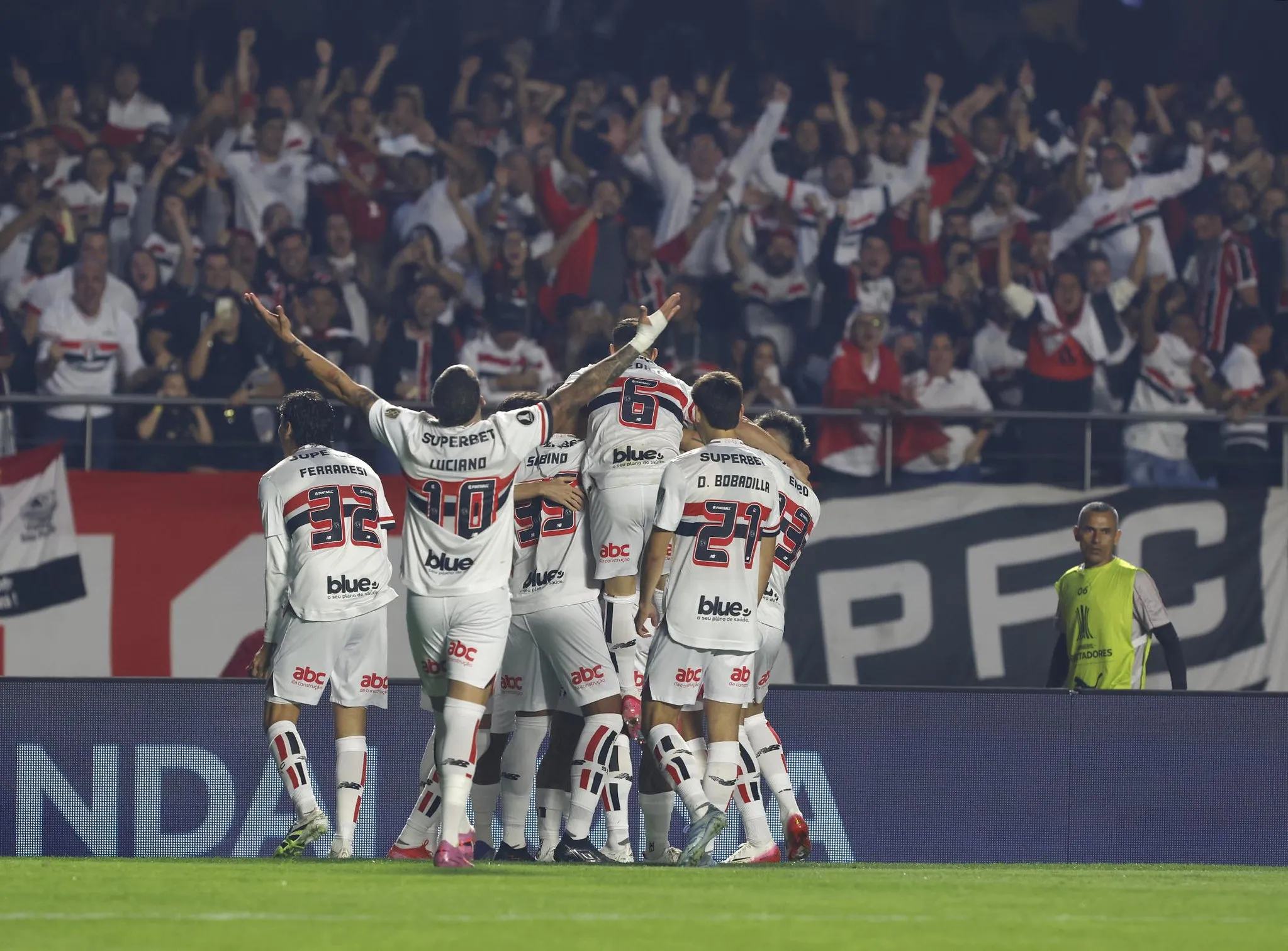 São Paulo supera trauma, elimina Atlético Nacional e avança na Libertadores