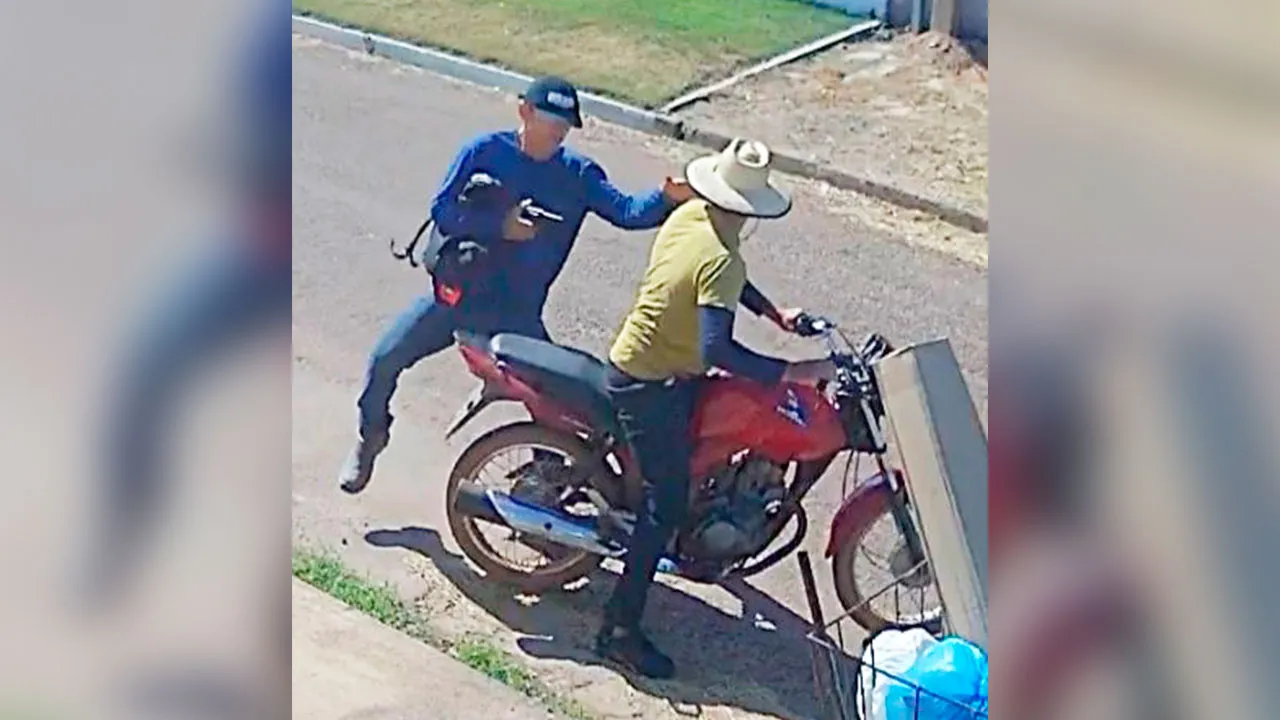 Segundo informações, os criminosos levaram cerca de R$ 15 mil em espécie.