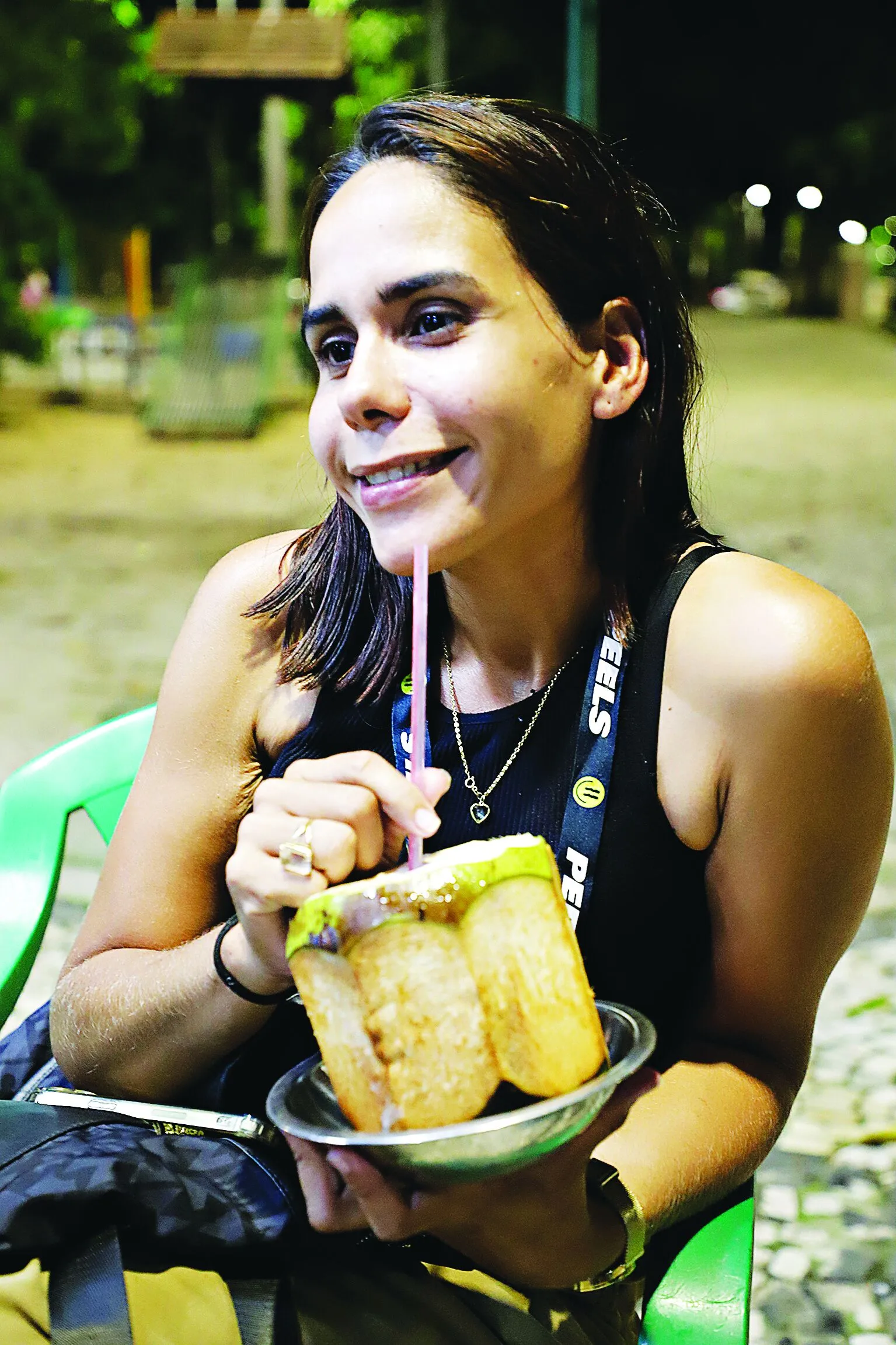 A servidora pública Joelma Negídio conta que é fã de água de coco