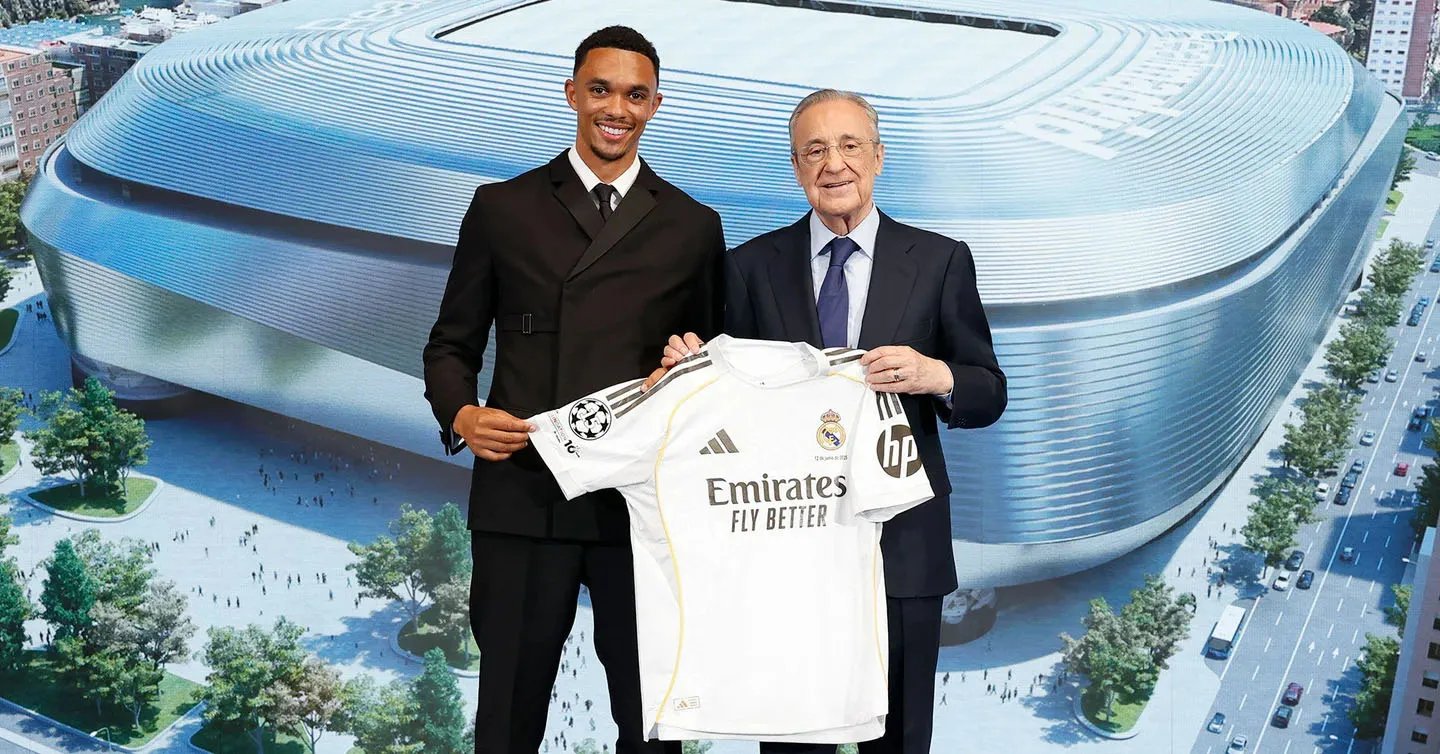 Alexander-Arnold chega para assumir a lateral-direita