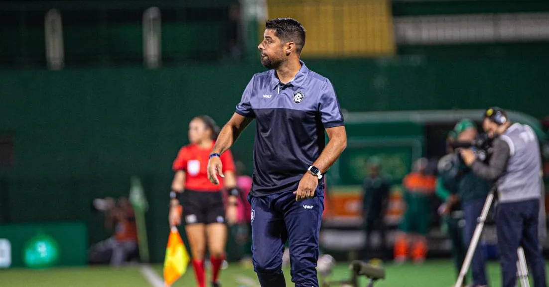 António Oliveira não gostou do desempenho da equipe.