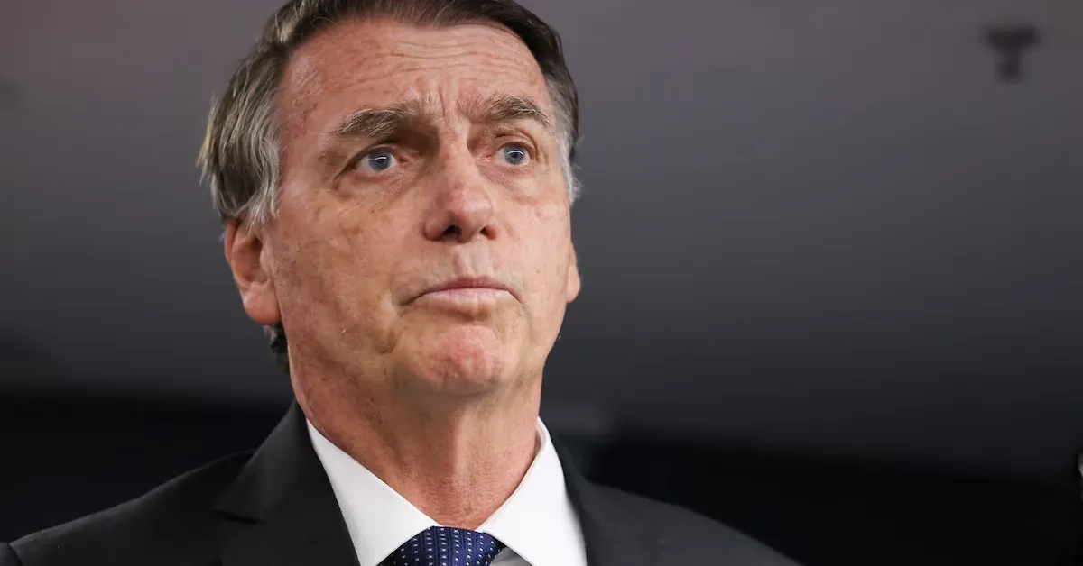 Além do dinheiro, os agentes apreenderam o celular do ex-presidente e localizaram um pendrive escondido em um banheiro da casa.