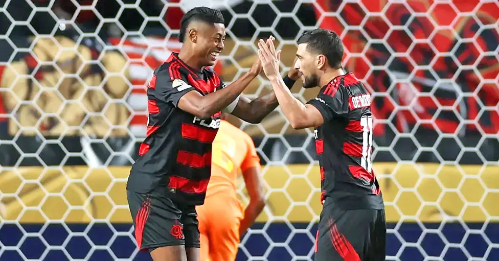 Bruno Henrique e Arrascaeta comemorando o segundo gol do Mengão