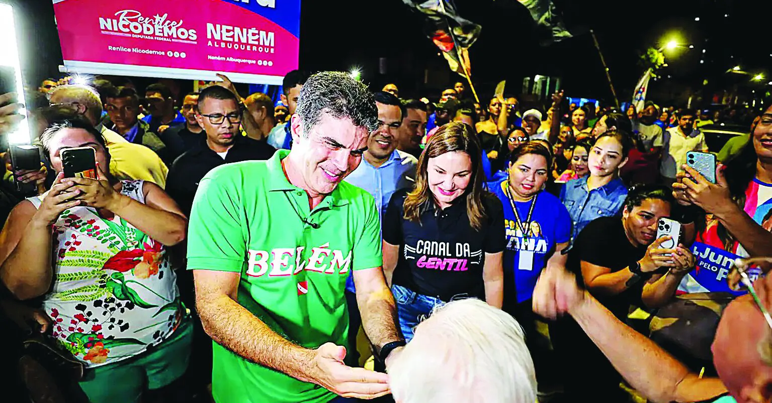 Helder Barbalho e a vice-governadora Hana Ghassan foram recebidos com festa pelos moradores beneficiados. Obra garante qualidade de vida e maior mobilidade