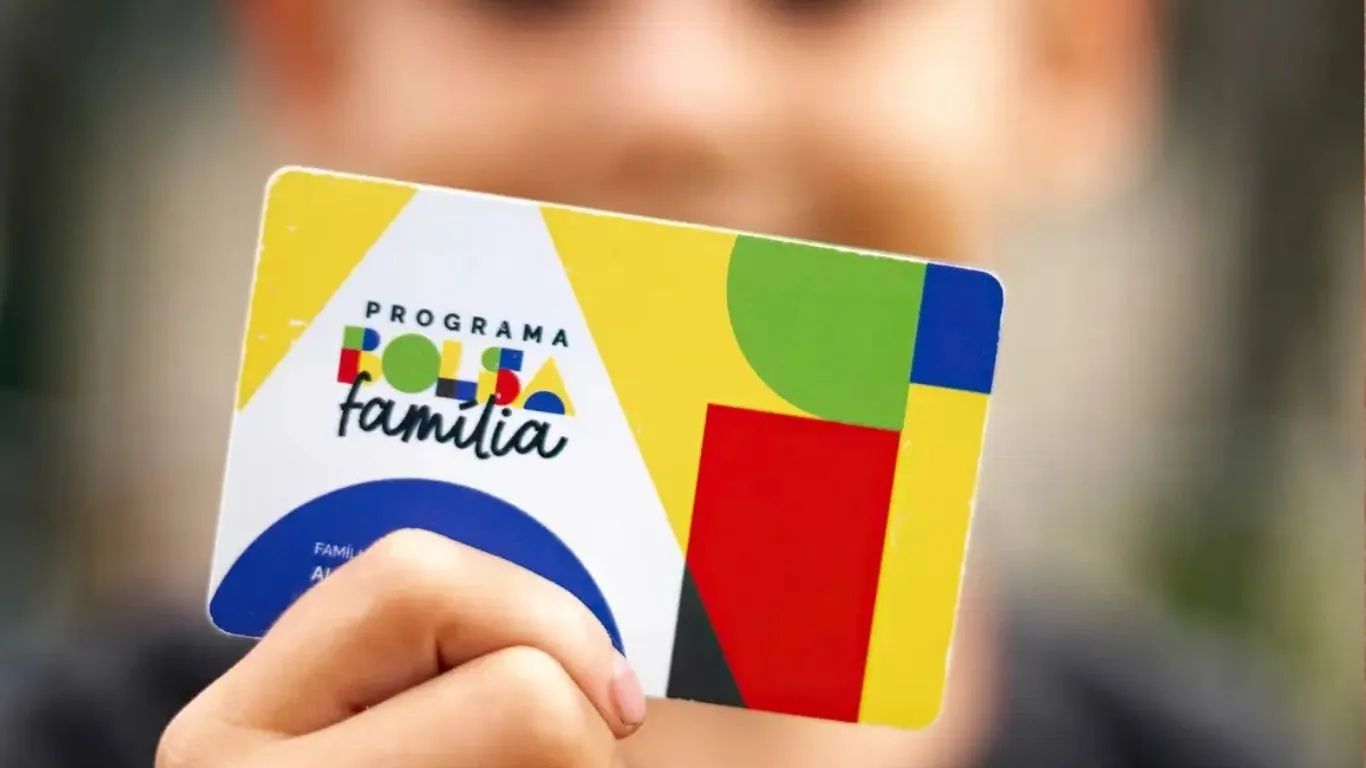 O benefício é pago a cada dois meses e cobre 100% da média nacional do preço do botijão de 13 kg.