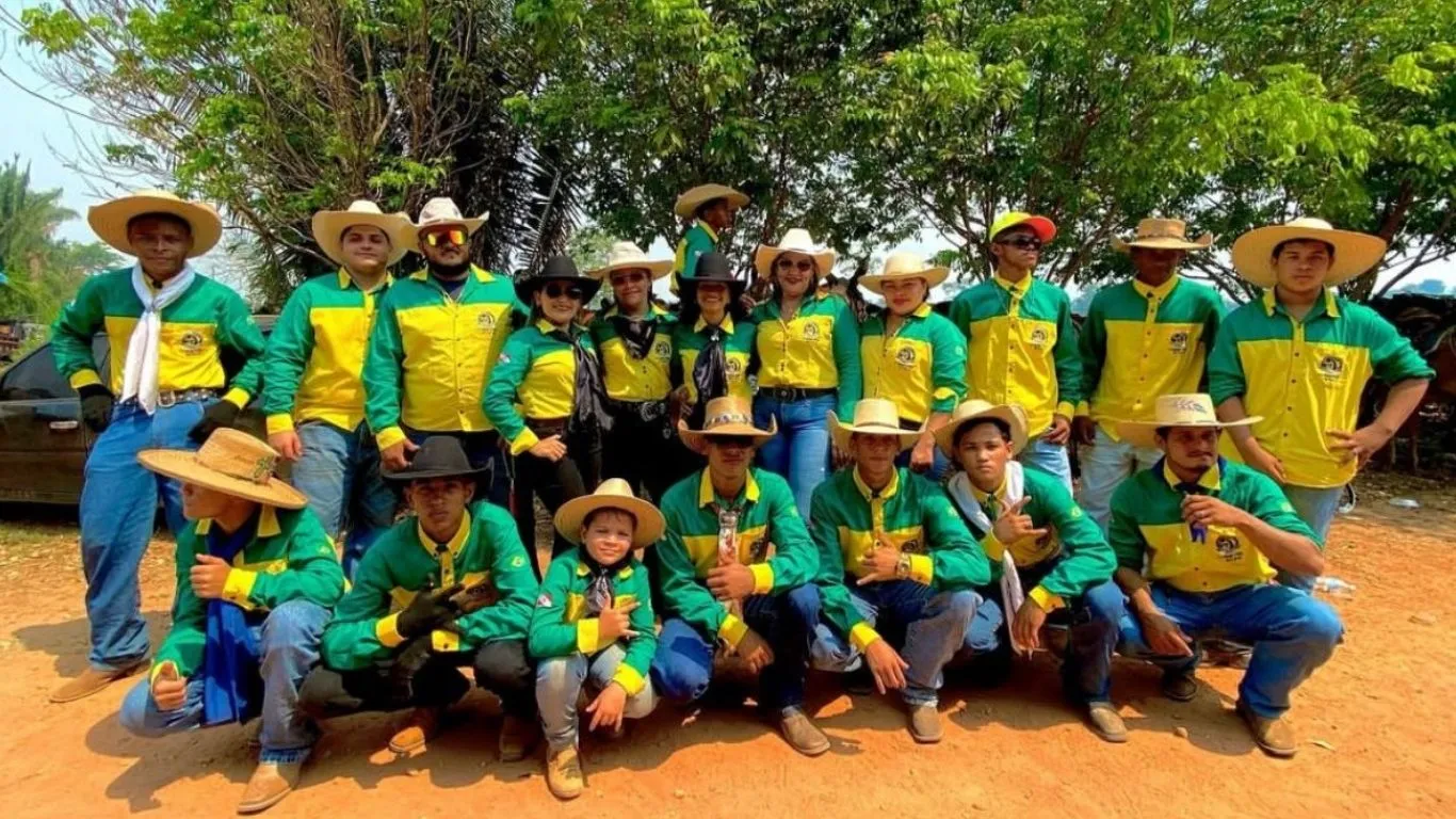 O evento começa pela manhã com a tradicional cavalgada, que termina na Vila Santa Maria com churrasco e uma grande festa da roça.