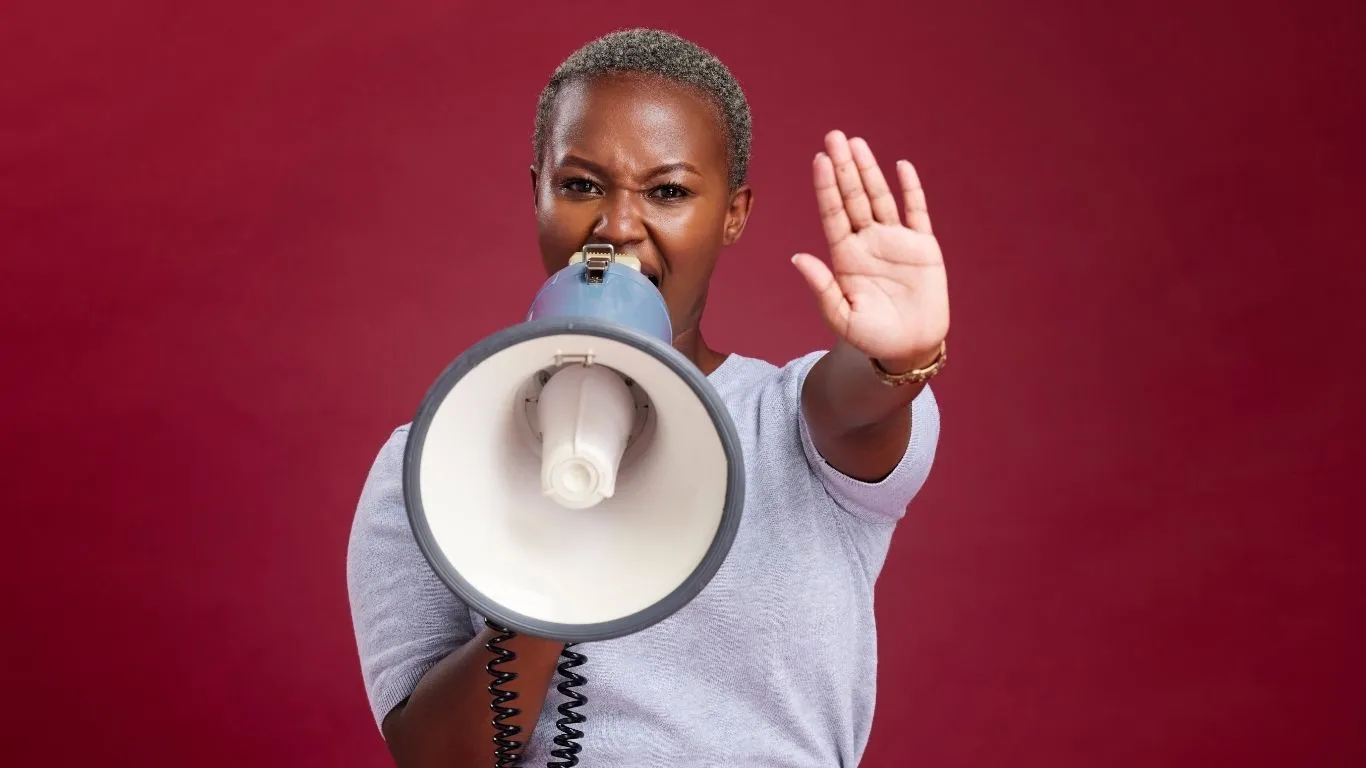 Os dados do último Anuário Brasileiro de Segurança Pública, divulgado em julho, revelam que quatro mulheres são vítimas de feminicídio todos os dias.
