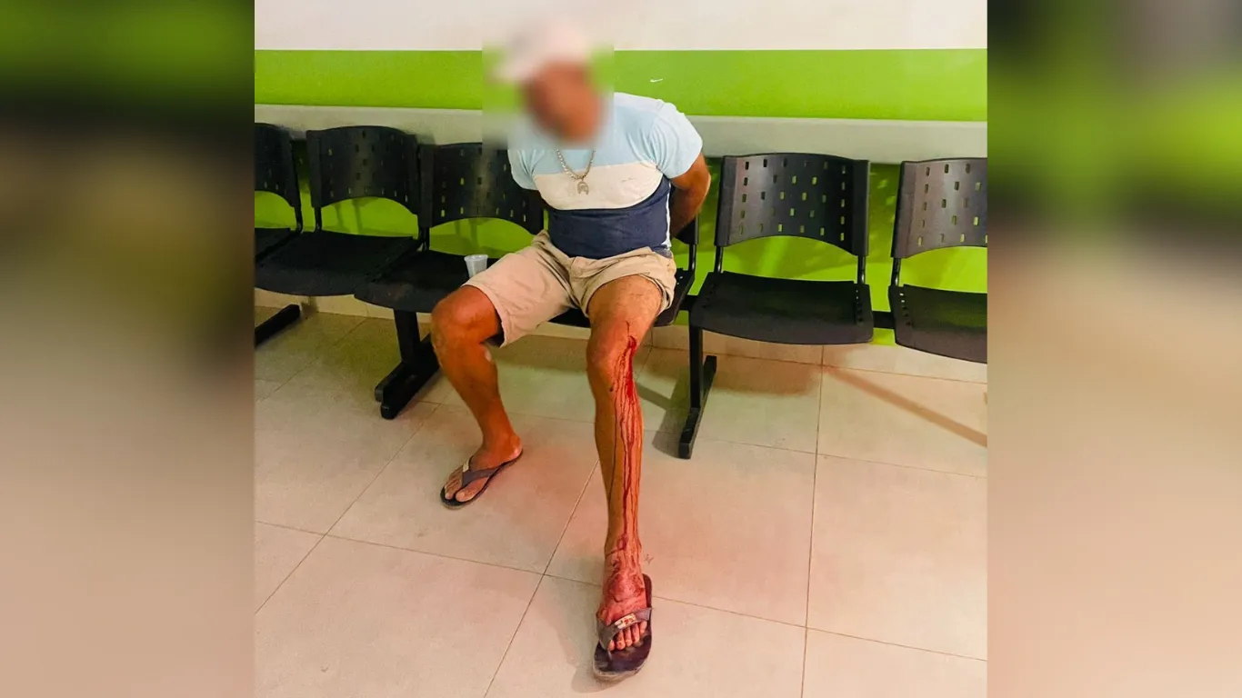 O homem foi socorrido e encaminhado a um hospital local