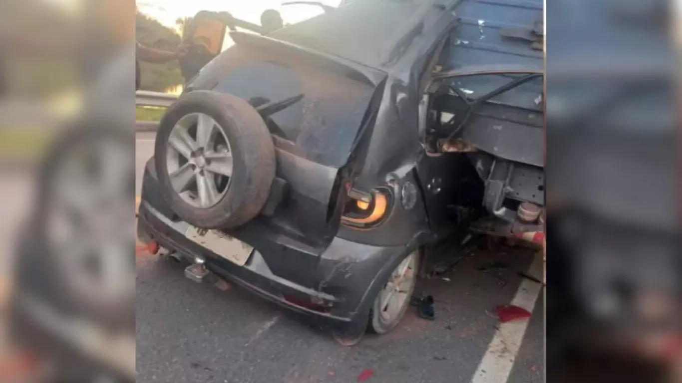 O motorista do carro, identificado como Rogério do Nascimento Abreu, que transportava as vítimas, foi preso em flagrante após admitir que estava embriagado no momento da colisão