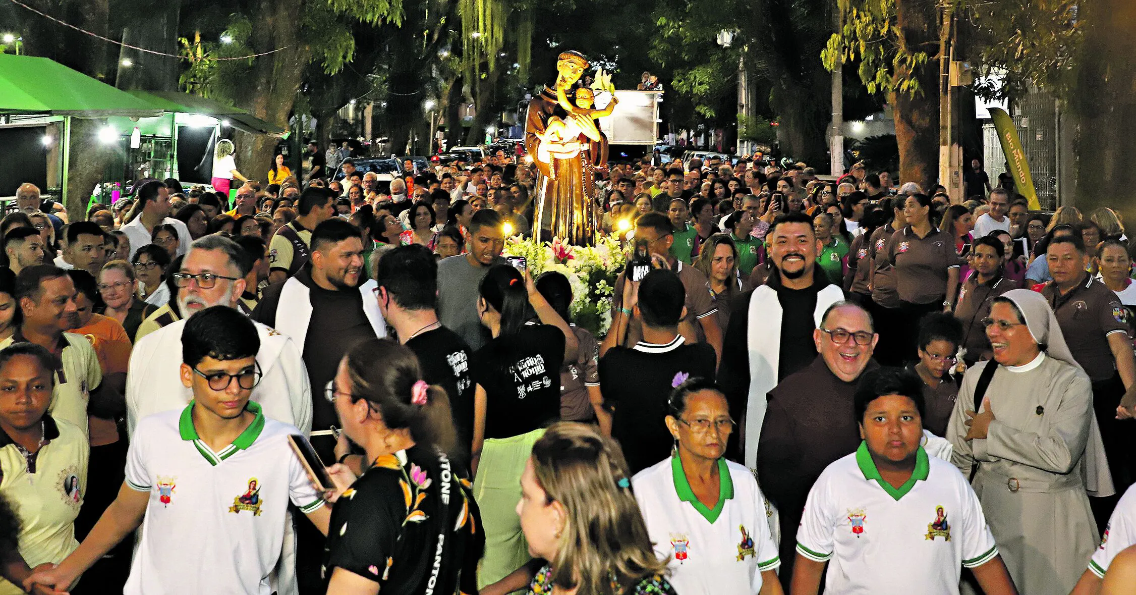 Santo Antônio é considerado um dos mais populares da Igreja, graças à sua fama de casamenteiro