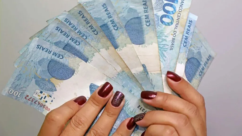 O último pagamento do PIS/PASEP de 2025 será liberado em agosto para trabalhadores nascidos em novembro e dezembro