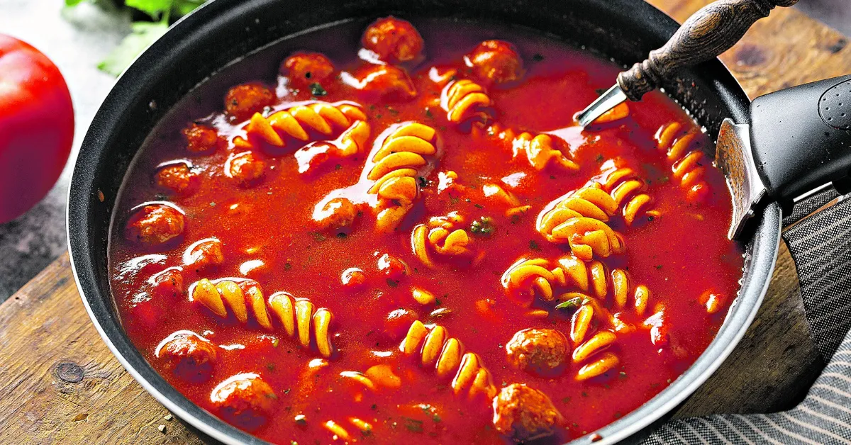 O molho de tomate é uma das fontes naturais de umami, e que realça os sabores das receitas.