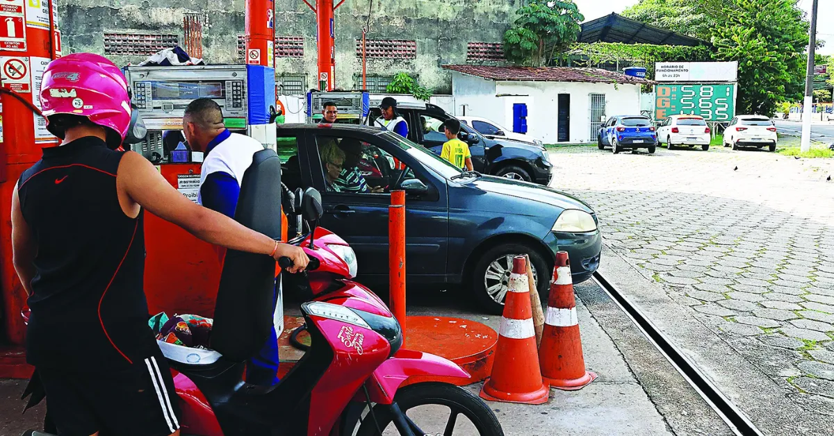 Aumento da mistura de etanol na gasolina e biodiesel no diesel já está em vigor. Confira a pesquisa do DIÁRIO feita em 10 postos da capital e veja onde dá para abastecer sem tanto custo para o bolso