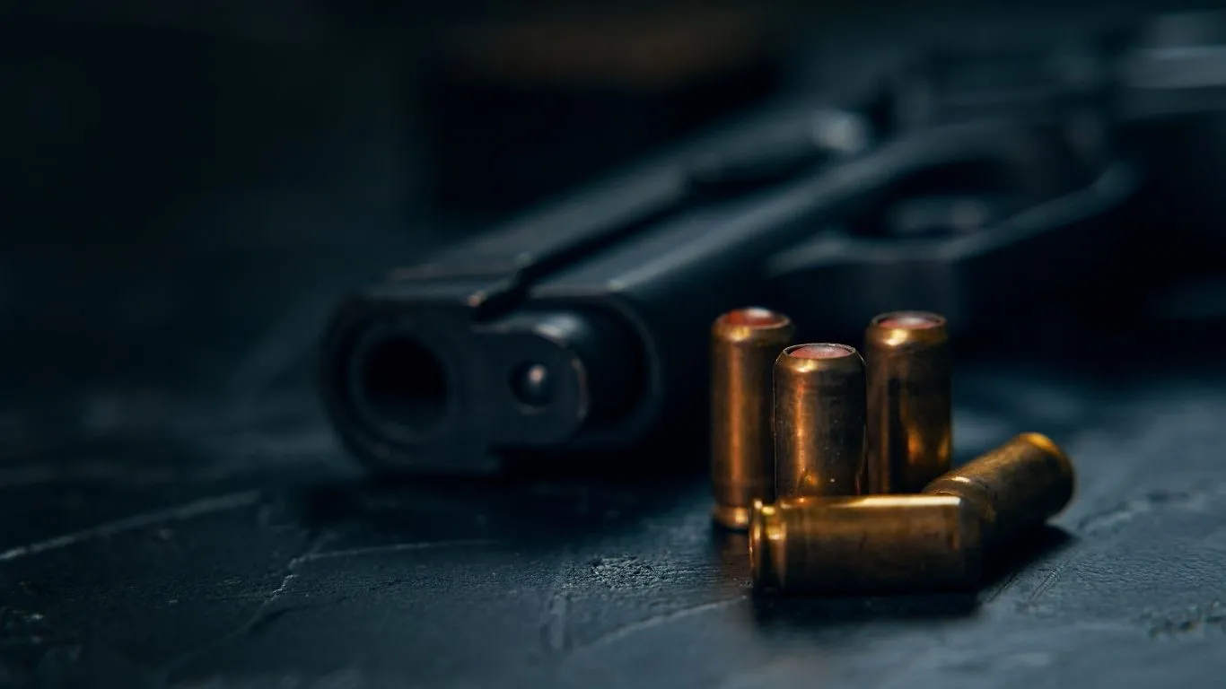 A polícia ainda verifica se a vítima possuía antecedentes criminais ou se vinha recebendo ameaças.