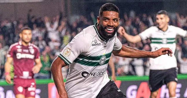 Centroavante pode estar chegando à Curuzu