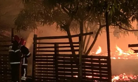 Homem tentou incendiar casa com ex-dentro (foto ilustrativa).