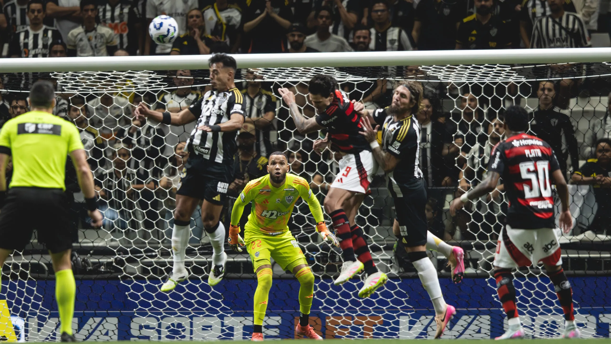 Goleiro Everson foi o destaque na classificação do Galo
