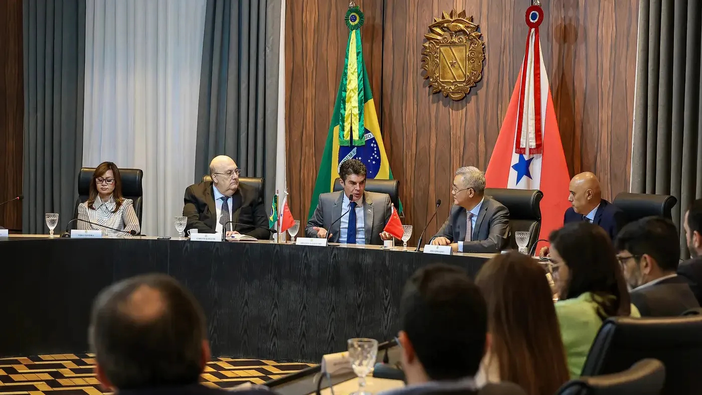 Helder Barbalho recebe comitiva chinesa