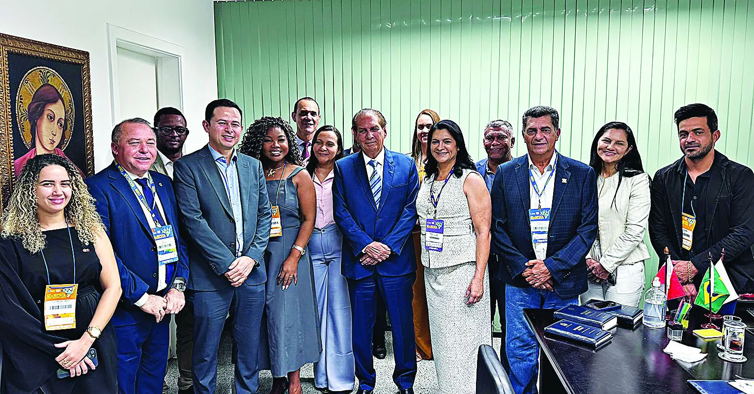 Senador Jader Barbalho se reuniu com prefeitos da AMAT e comitiva.