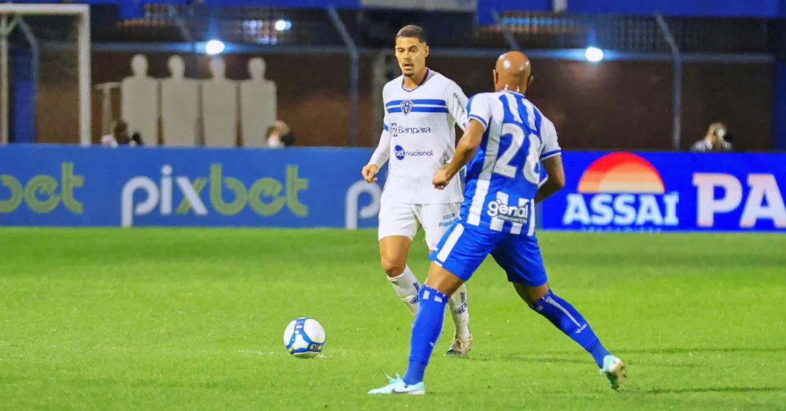 Luan Freitas estava na Ressacada no último jogo entre as equipes.