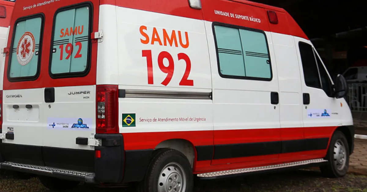 De acordo com os socorristas, o homem solicitou que a ambulância parasse em um bar, sob a justificativa de que usaria o banheiro.