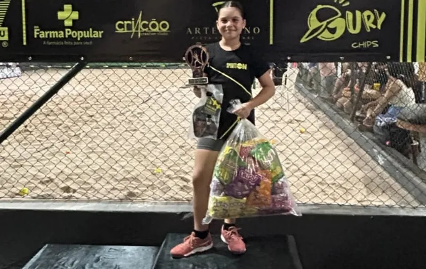Maria Antônia, aos 10 anos, no lugar mais alto do pódio