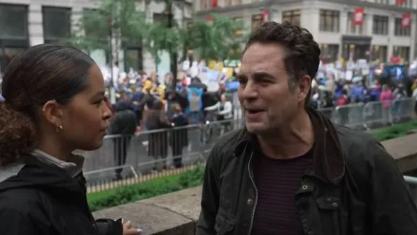 O ator Mark Rufallo é um dos famosos no protesto