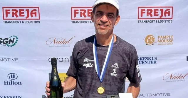 Mauro é professor de tênis em Belém
