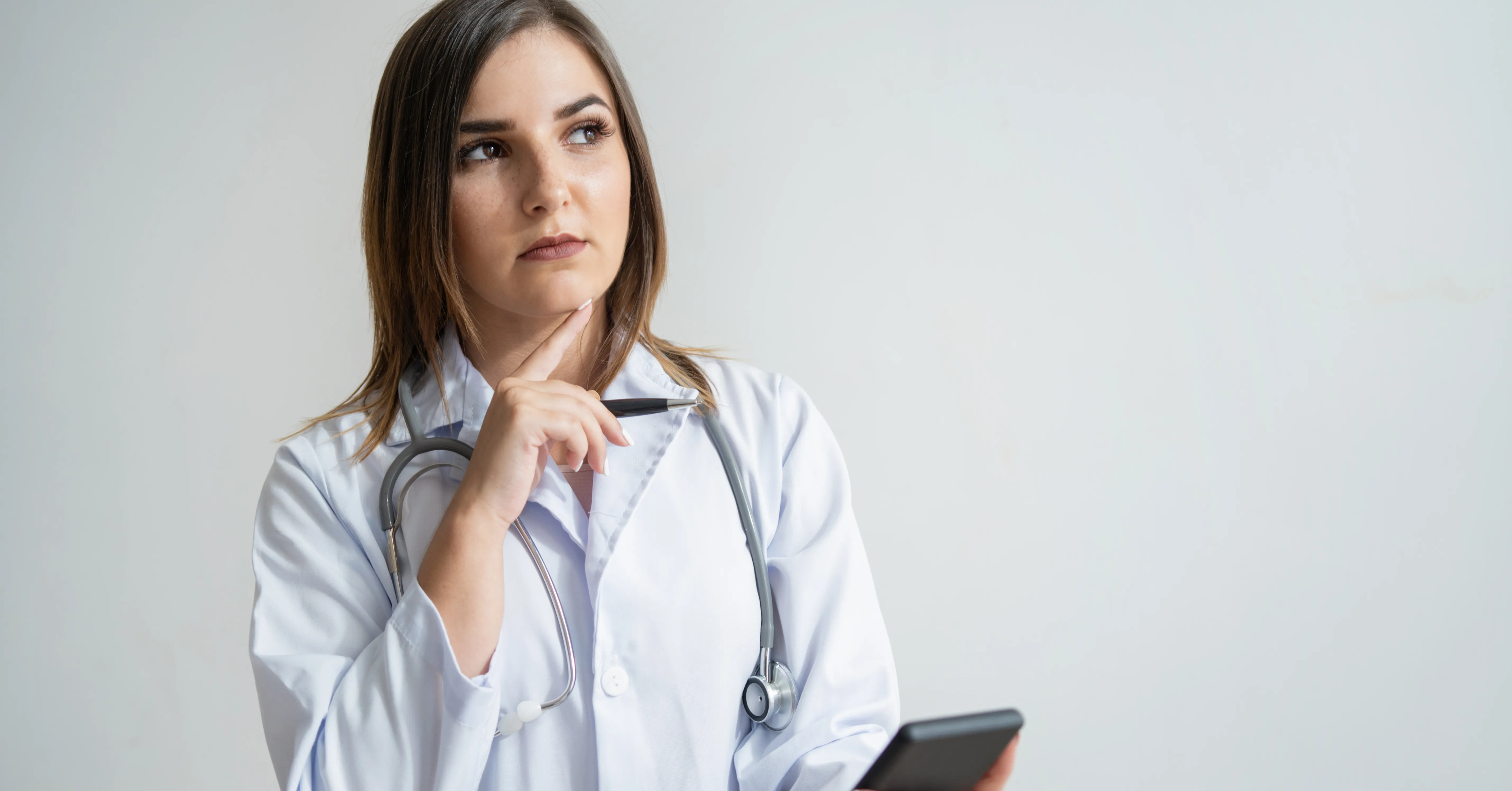 Dados recentes apontam que muitos médicos ainda enfrentam deficiências na gestão de seus próprios negócios.
