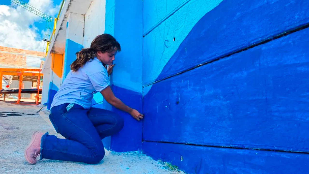 A orla de Marabá está ficando com novas paisagens com a arte da artista marabaense Ghennitty Ferro