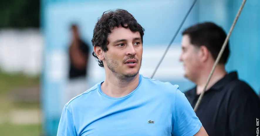 Roger busca soluções para tentar salvar o Papão do rebaixamento