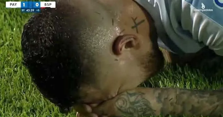 Atacante foi às lagrimas