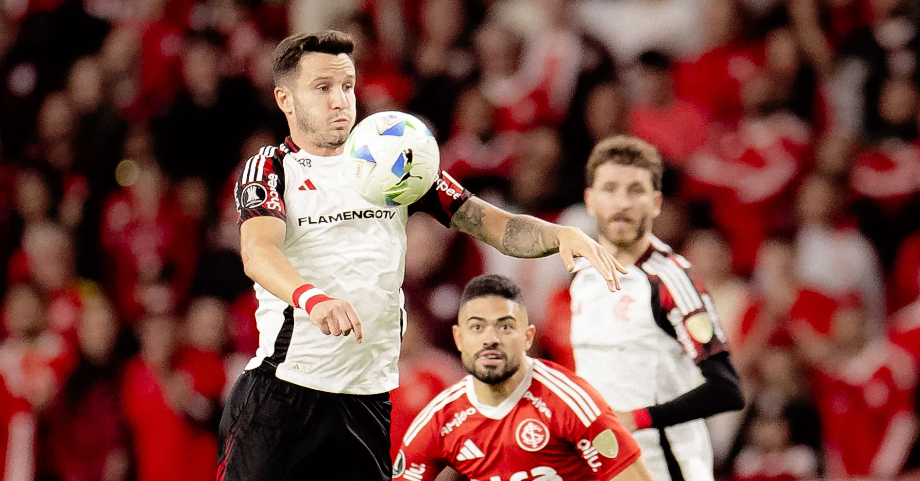 Saúl caiu como uma luva no meio-campo rubro-negro
