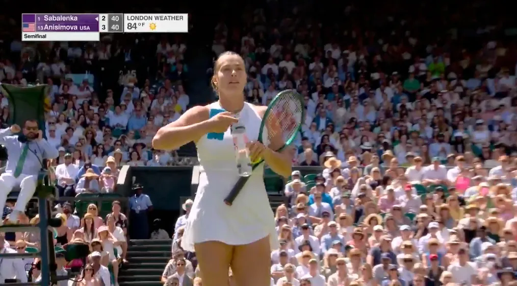 Número 1 do mundo, Aryna Sabalenka conquistou o público londrino e demonstrou solidariedade ao oferecer garrafas de água para torcedores que passaram mal por conta do calor nesta quinta-feira, na capital inglesa.
