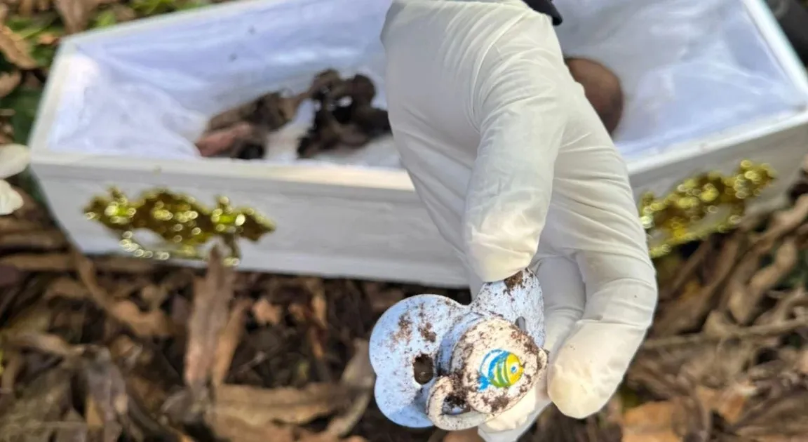 Itens da criança também foram encontrados
