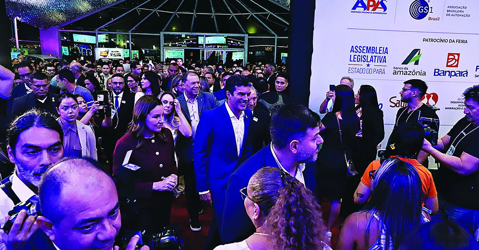 O governador Helder e a vice Hana participaram da abertura da feira, que vai funcionar até sábado