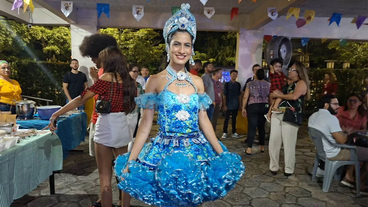 A repórter Trayce Melo, do DIÁRIO, a caráter concorreu a miss caipira adulta