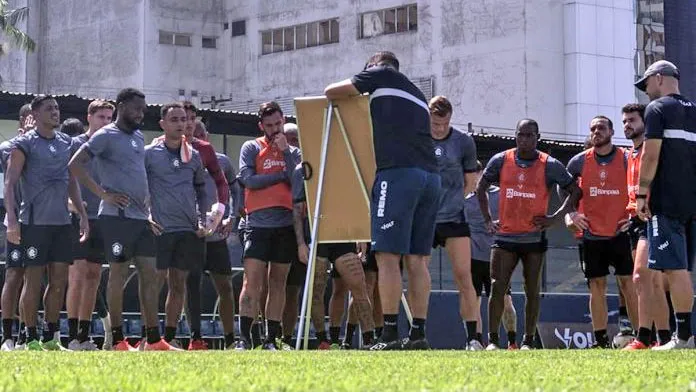 António Oliveira ajusta últimos detalhes na preparação do Remo contra o Cuiabá