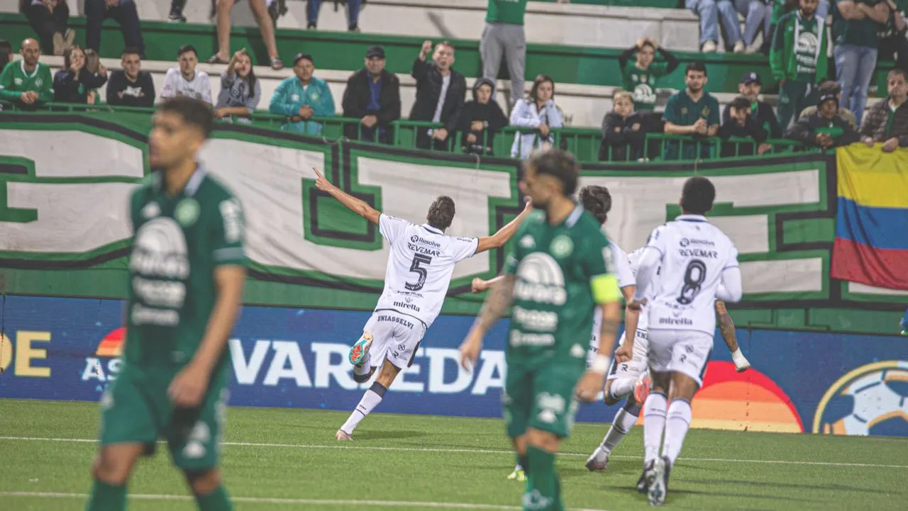 Luan Martins foi o autor do gol azulino