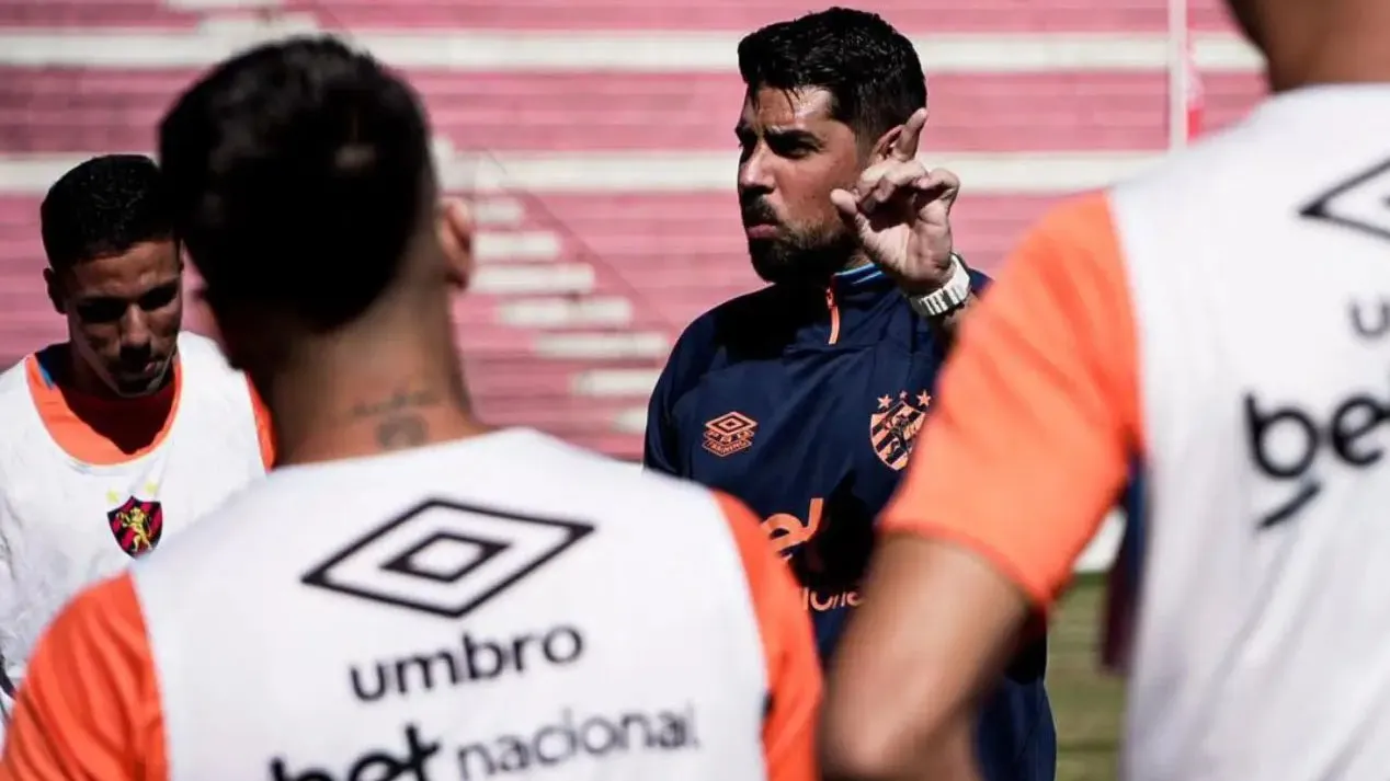 O último trabalho de Antônio Oliveira foi no Sport-PE onde comandou o time por apenas 4 partidas