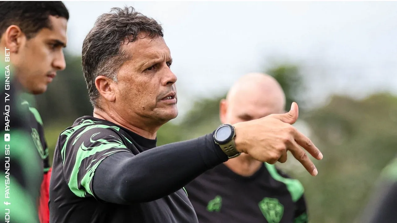 Técnico Claudinei Oliveira projeta a primeira vitória fora de casa na Série B