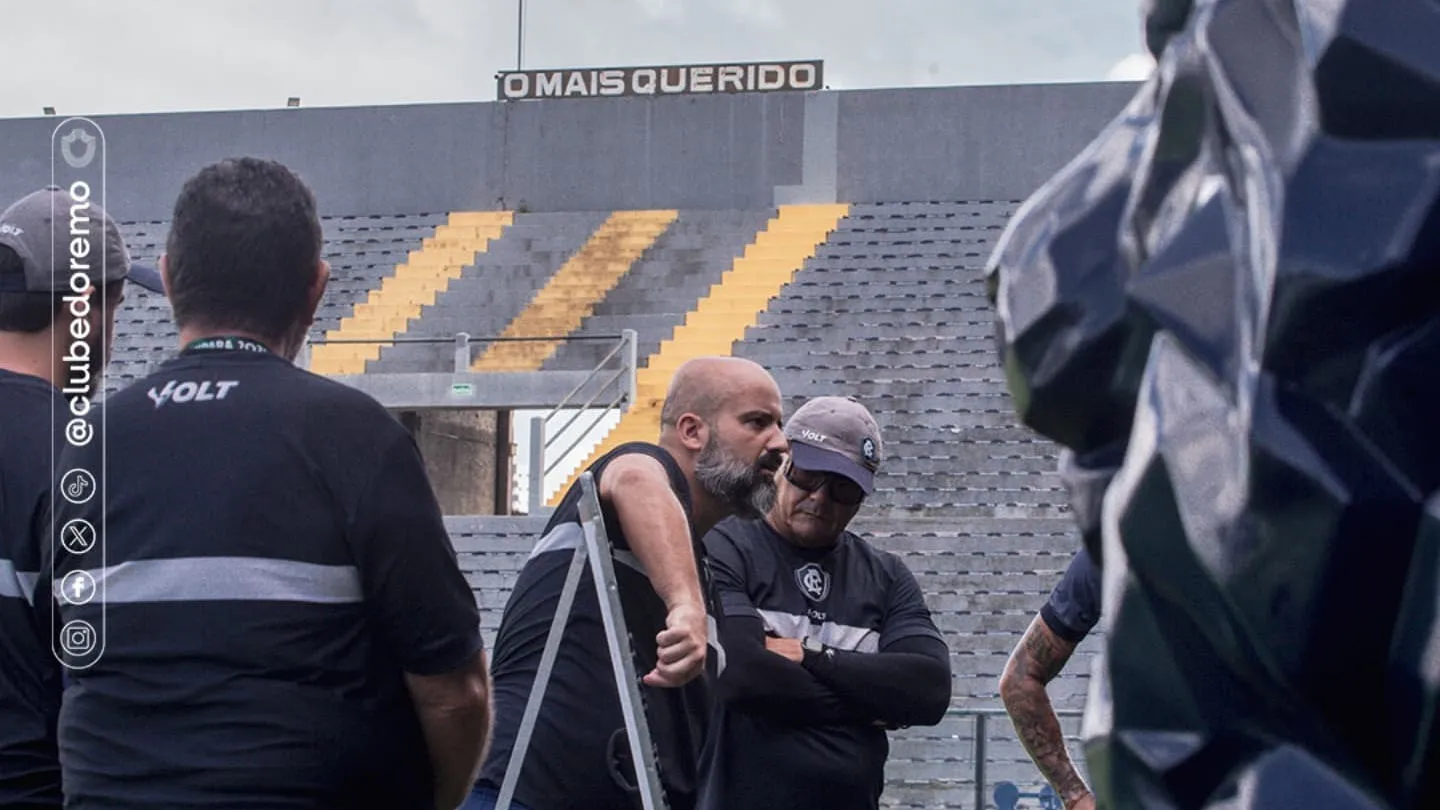 Auxiliar Flávio Garcia segue no comando azulino contra o Athletico-PR