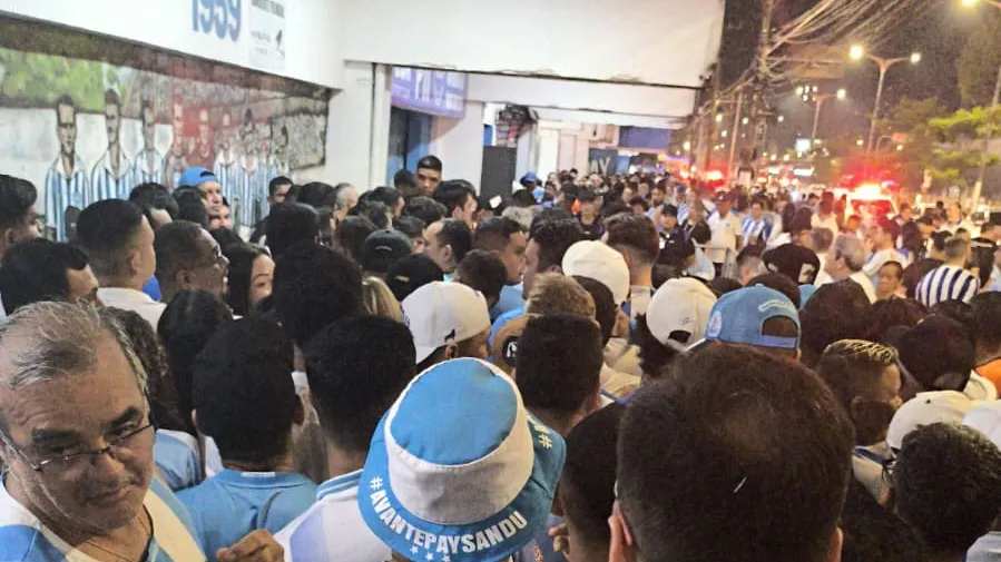 Torcida do Paysandu teve dificuldades no acesso à Curuzu no 1º jogo com Biometria Facial