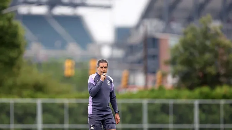 Paiva, de 55 anos, estava sem clube desde 30 de junho, quando foi demitido do Botafogo após a eliminação na Copa do Mundo de Clubes.