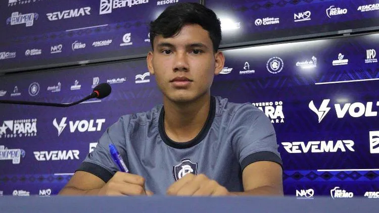 Daylon, natural de Macapá, capital do Amapá, destacou-se ao derrotar o time do Remo na Copa do Brasil jogando pelo Mazagão Atlético Clube.