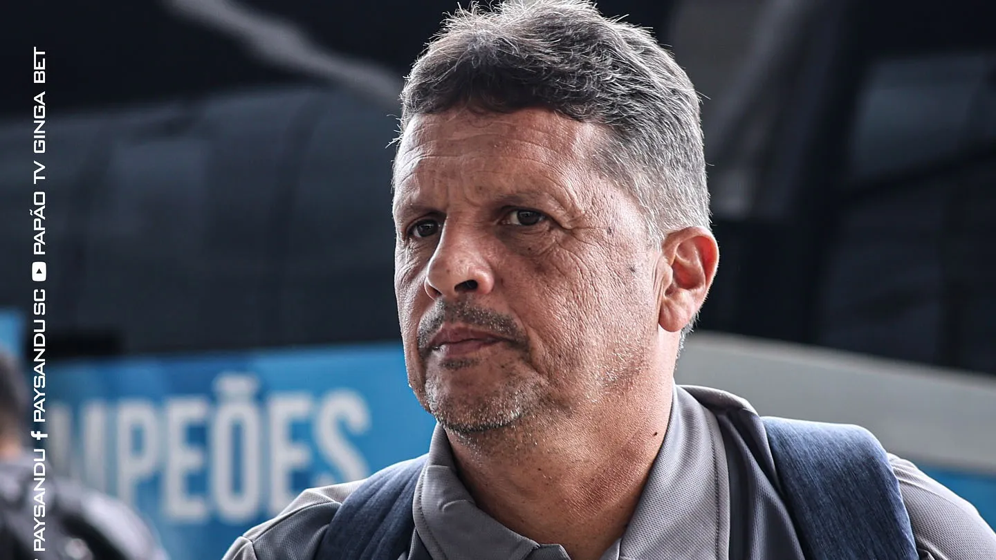 Claudinei Oliveira ainda não definiu a formação do Paysandu contra o Avaí