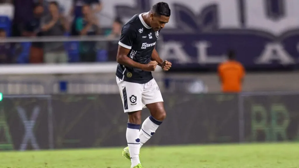 Pedro Rocha marca mais dois e dispara na artilharia da Série B com 8 gols pelo Remo